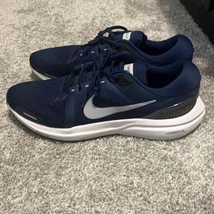 Size 14 Nike Vomero 16 NAVY